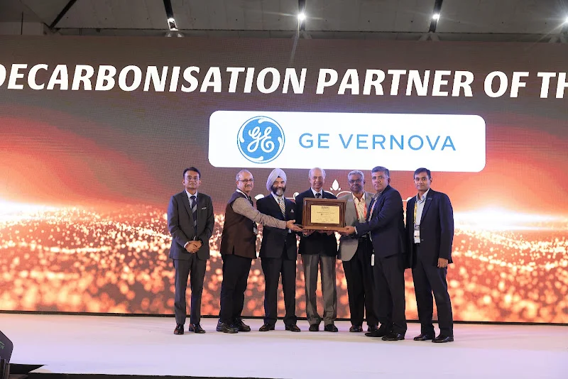 Decarbonisation Partner award recipients on the Bharat Electricity 2025 awards stage
