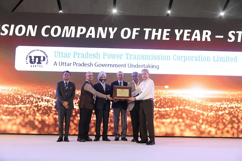 State transmission company award recipients on the Bharat Electricity 2025 awards stage